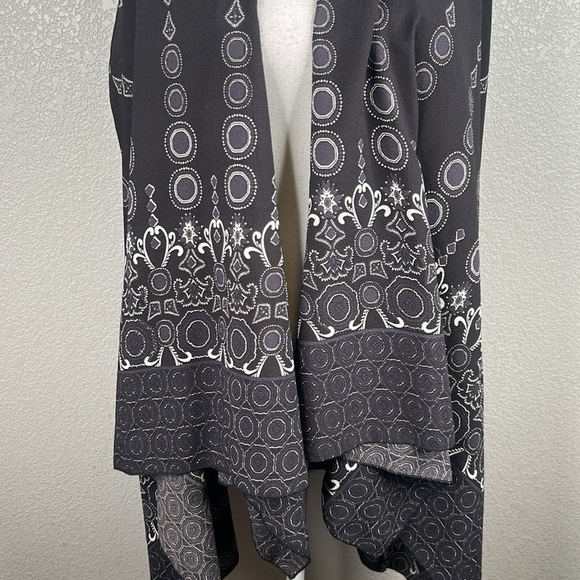Boho Tribal Print Black & White Open Sleeveless Cardigan Size Medium - Picture 2 of 5